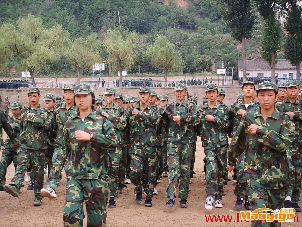 供應(yīng)軍品，民品迷彩套裝軍訓(xùn)服，學(xué)生軍訓(xùn)服，軍訓(xùn)工裝