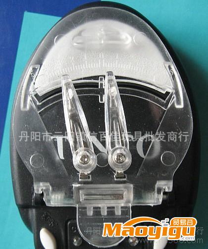 DZ061萬(wàn)能手機(jī)充電器 旅行充電器 電子小禮品 家居用品批發(fā)