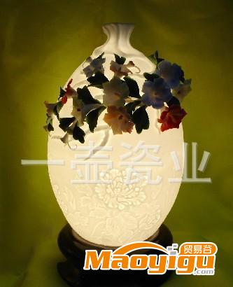 廠家直銷陶瓷花瓶燈座高白瓷高檔時尚現(xiàn)代藝術(shù)品